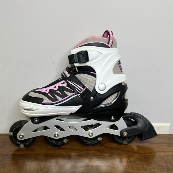 New Adjustable Pink Roller Blades Girls Size L Sizes 3-6 White Black Light Up - Picture 7 of 13